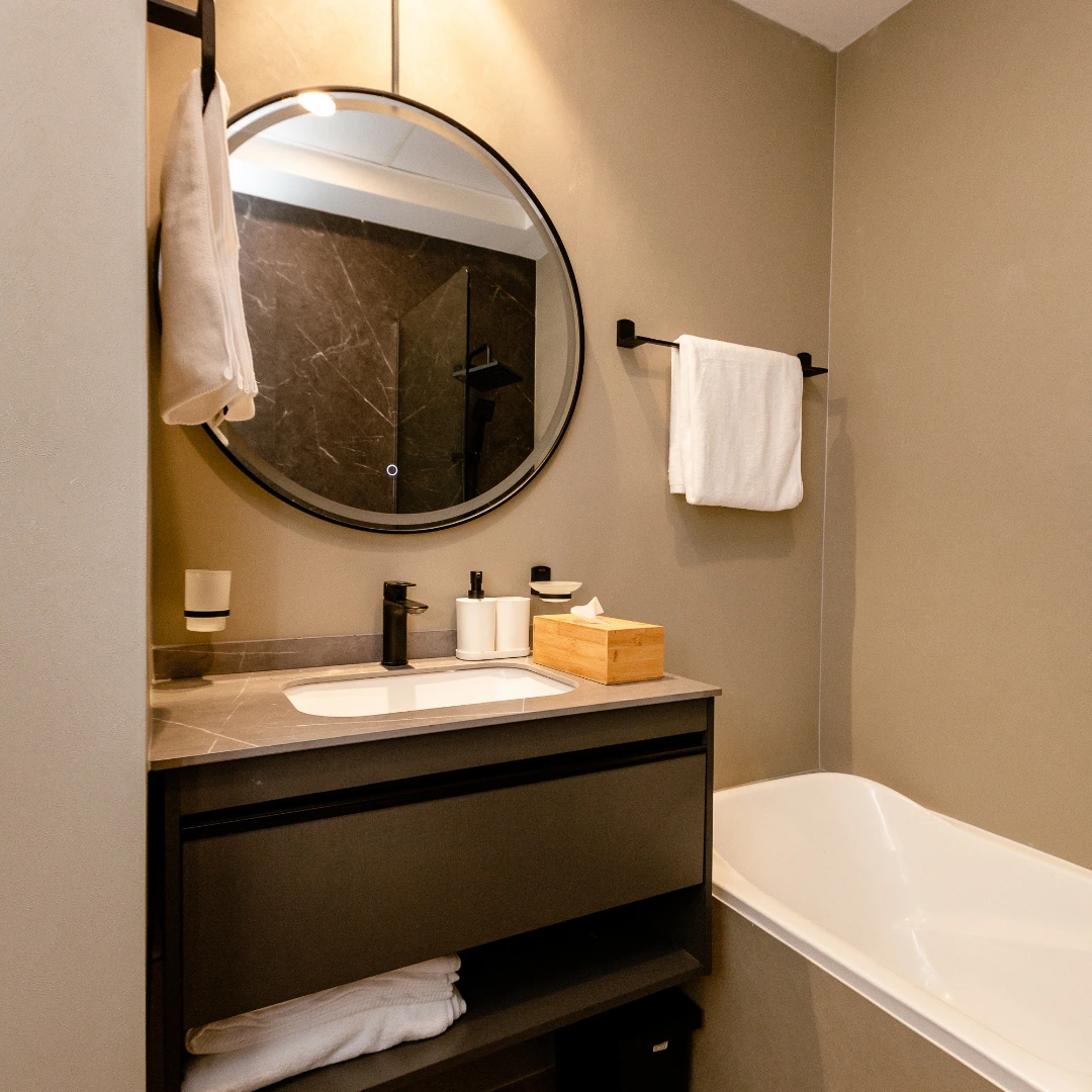 salle de bain avec meuble rénover avec cover